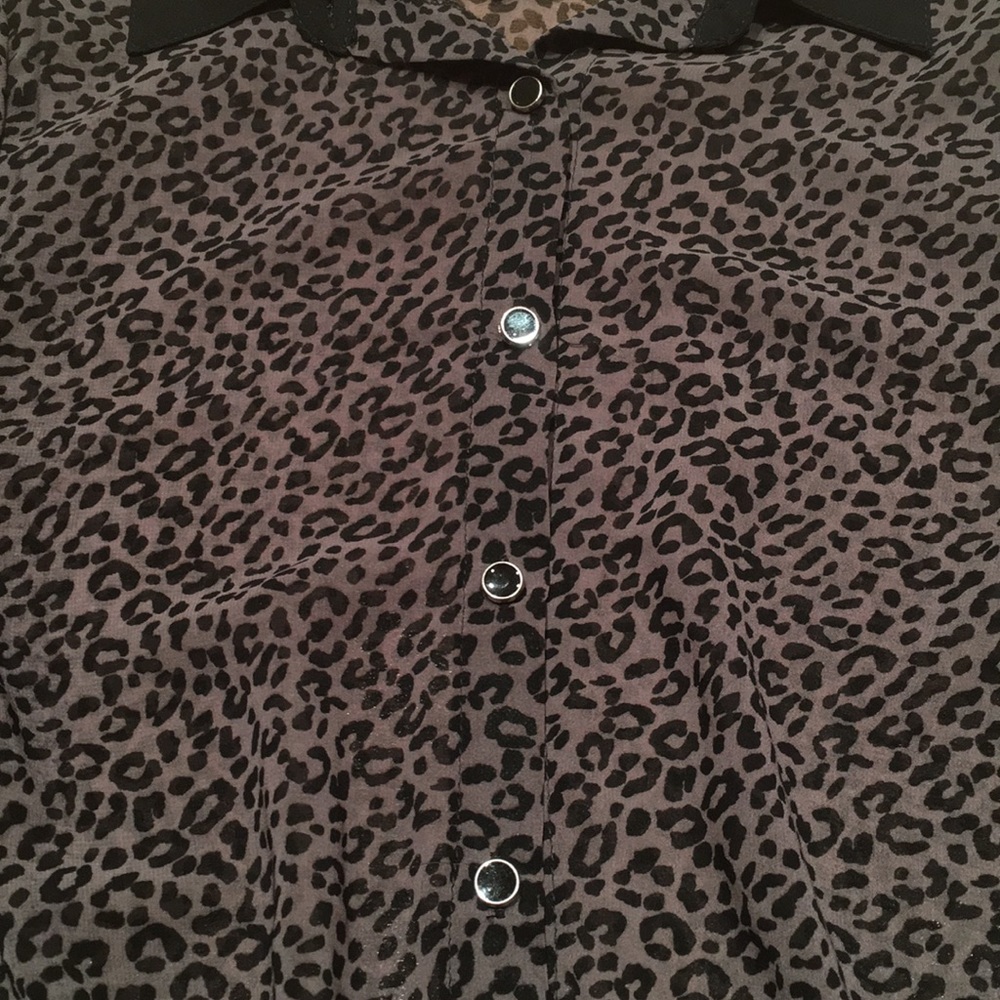 Women's Sheer Gray & Black Cheetah Print Tie Front Long Sleeve Blouse Top - Picture 3 of 5